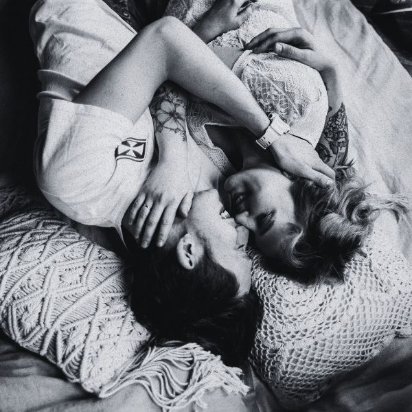 refaire des calins à son partenaire